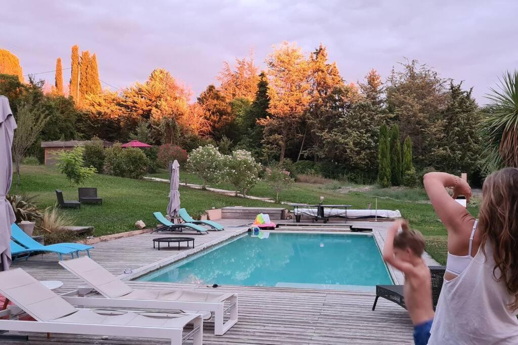 Chalet Bois Cosy Avec Piscine Aix Nature Αιξ-αν-Προβάνς Εξωτερικό φωτογραφία